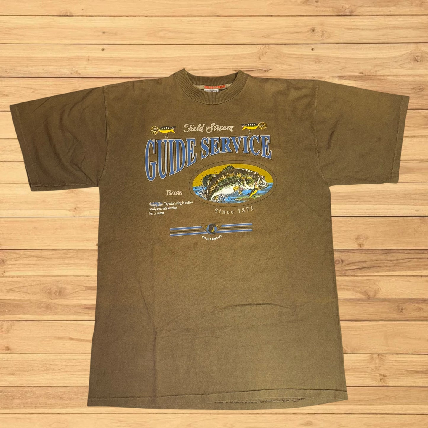 vintage field and stream bass guide t shirt (XL)