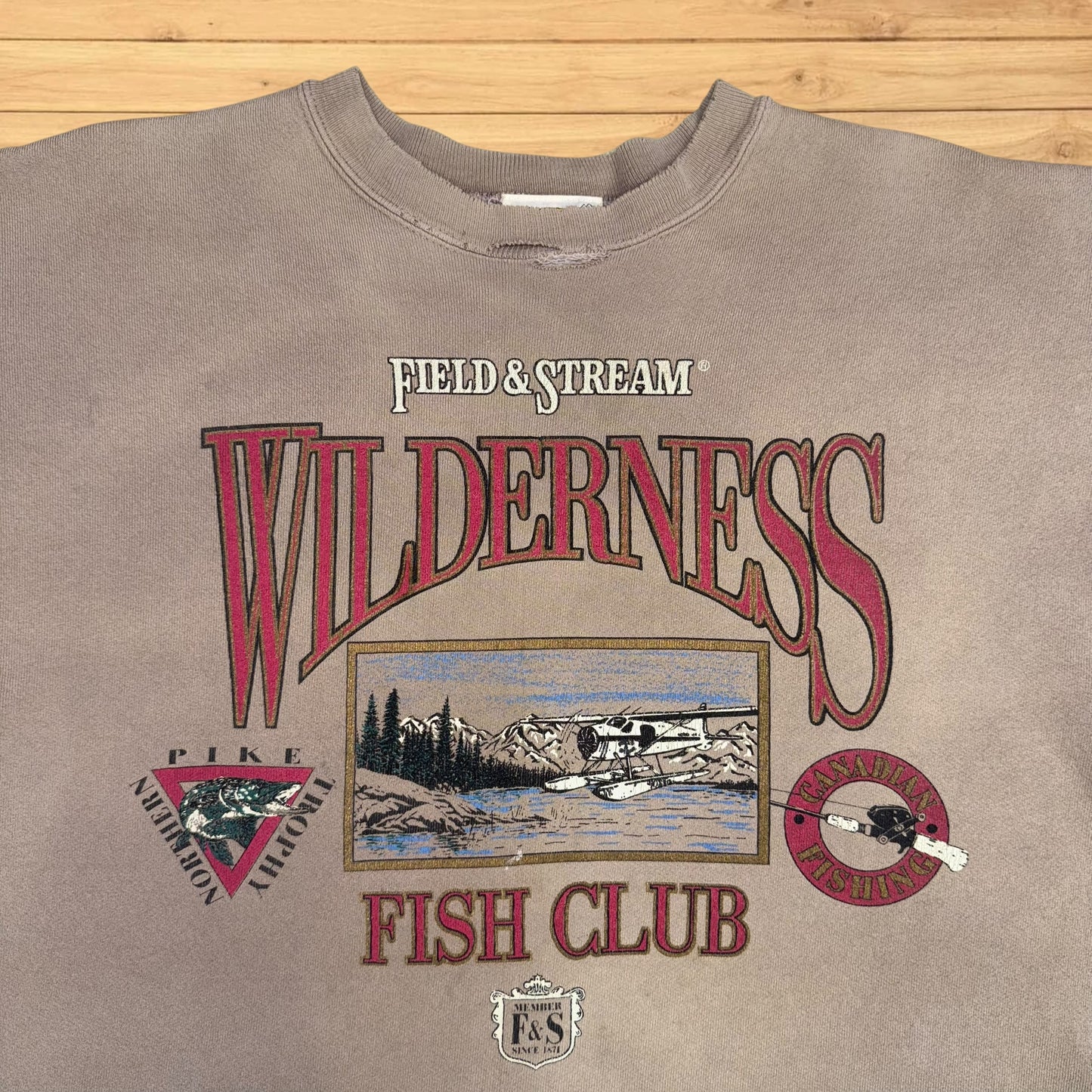 vintage field and stream fishing crewneck wilderness (XL)