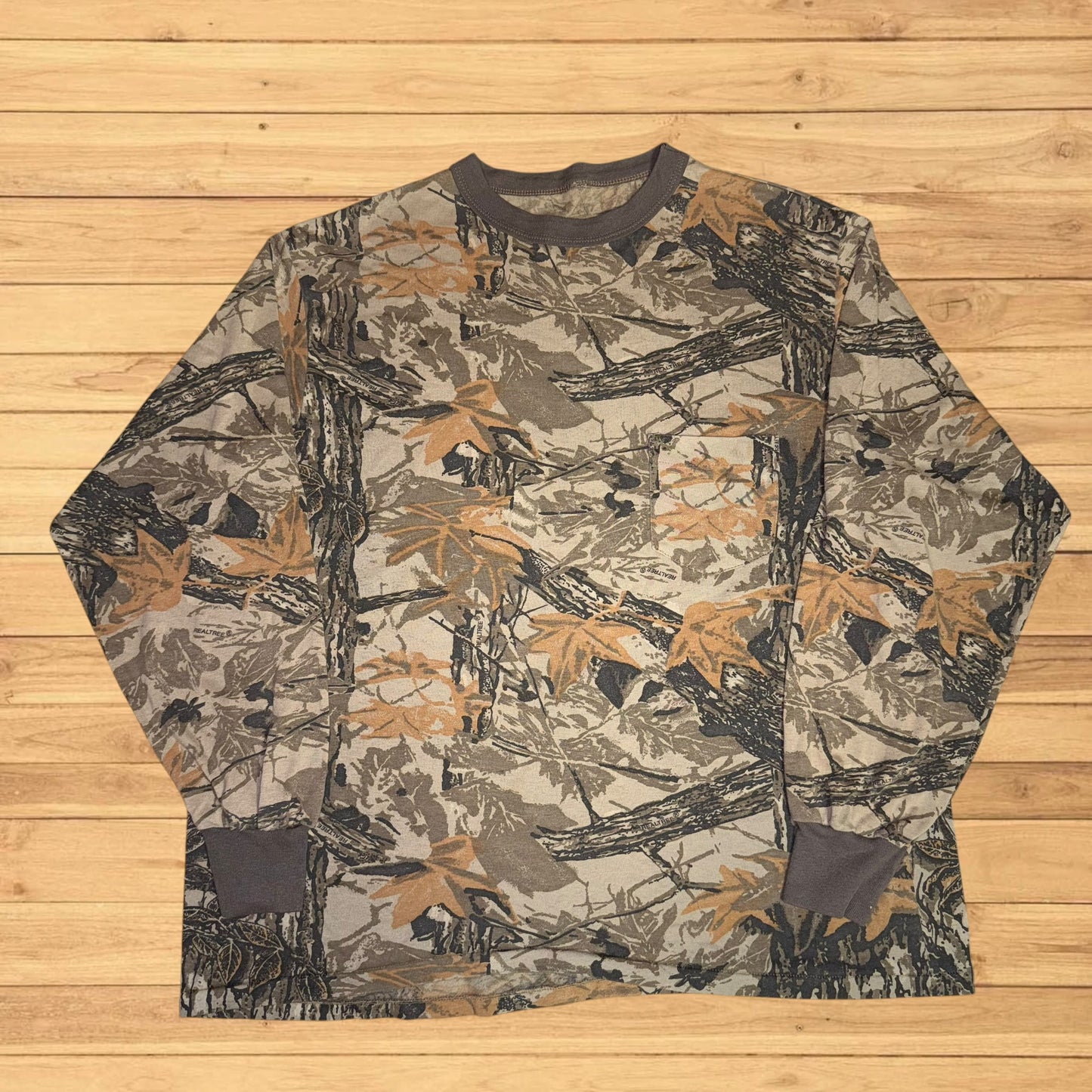 vintage camo realtree pocket long sleeve (large)
