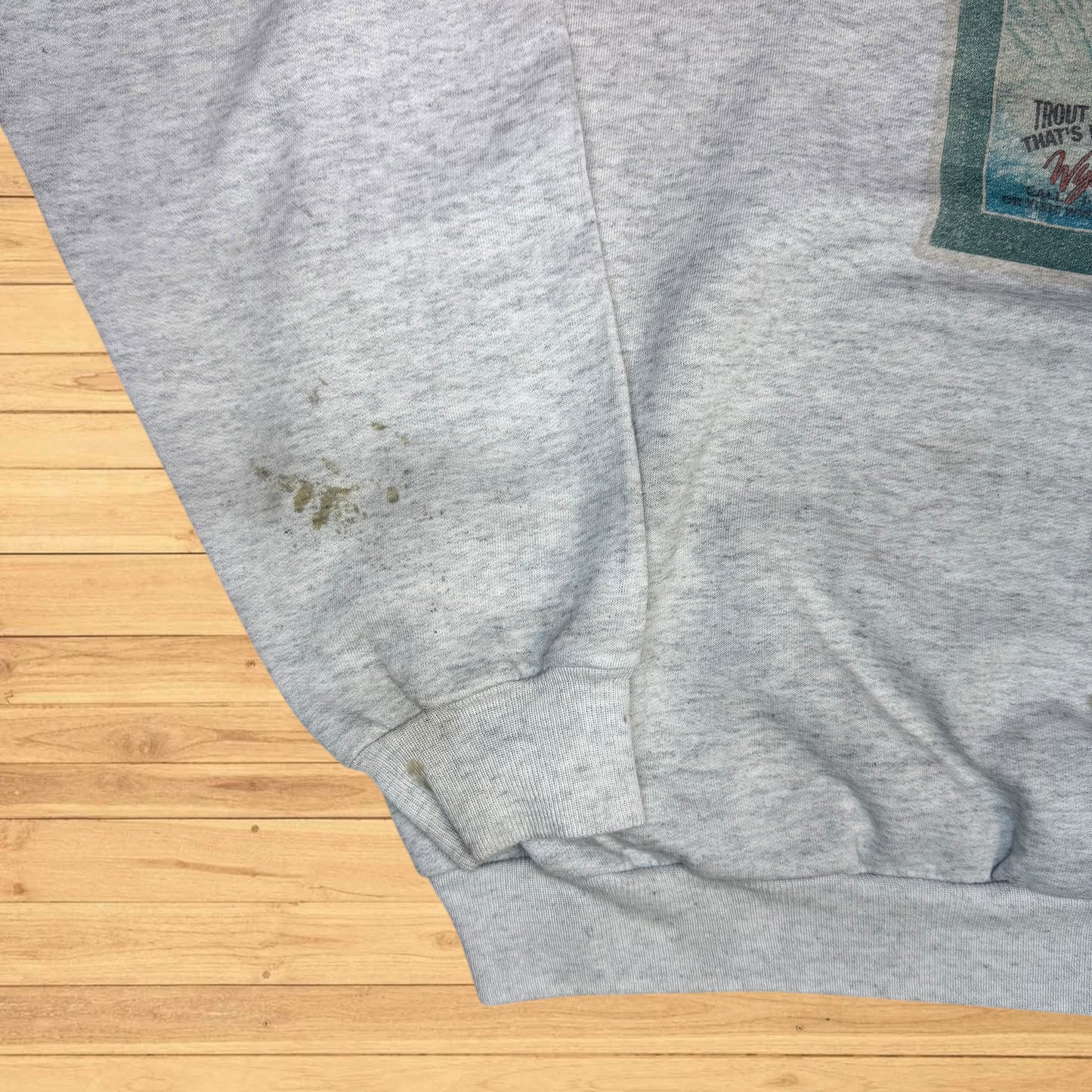 VINTAGE WYOMING FISHING CREWNECK THRASHED (XL)